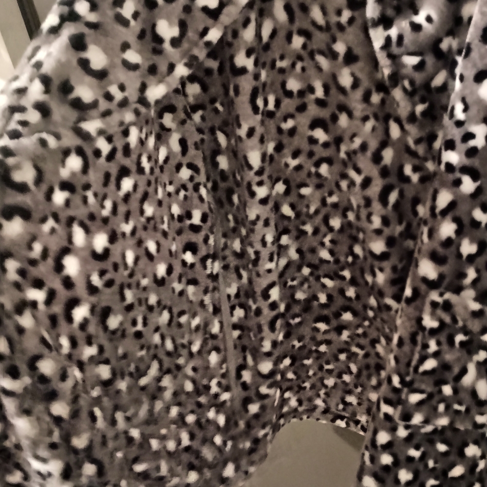 Leopard Print Women's Robe - Picture 5 of 8